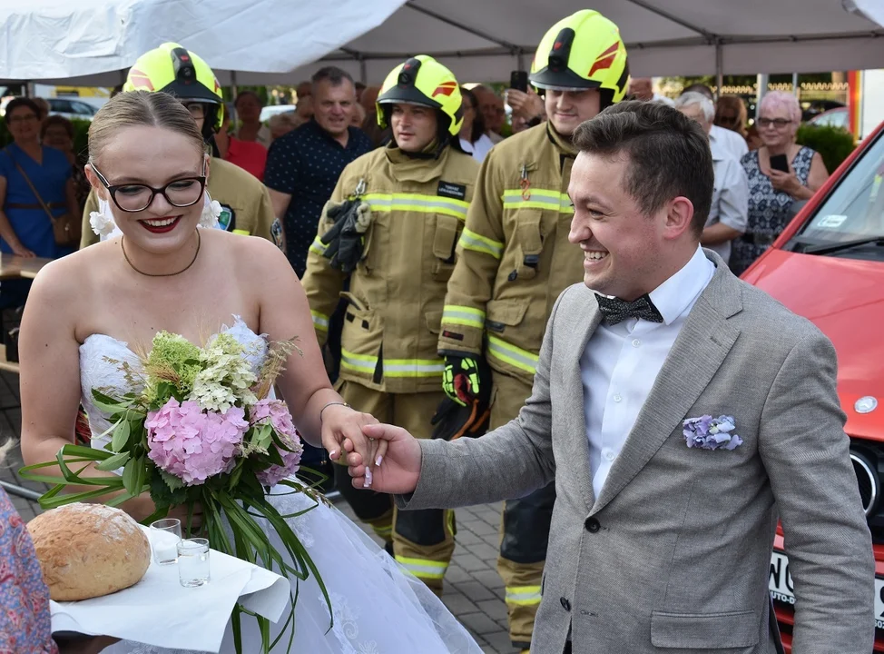 Miętne: Zapomnieli o eleganckich salach, kopertach i oficjalnych zaproszeniach [Zdjęcia - Cz. 1] - Zdjęcie główne