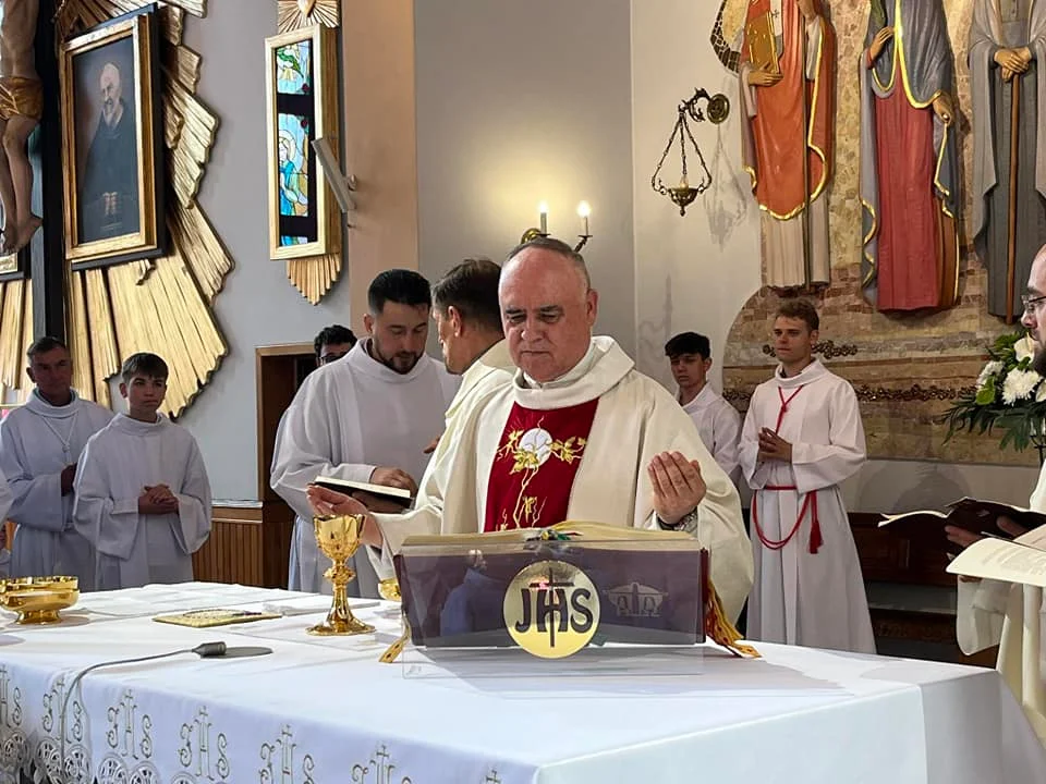 Procesja Bożego Ciała w parafii Matki Kościoła w Łukowie