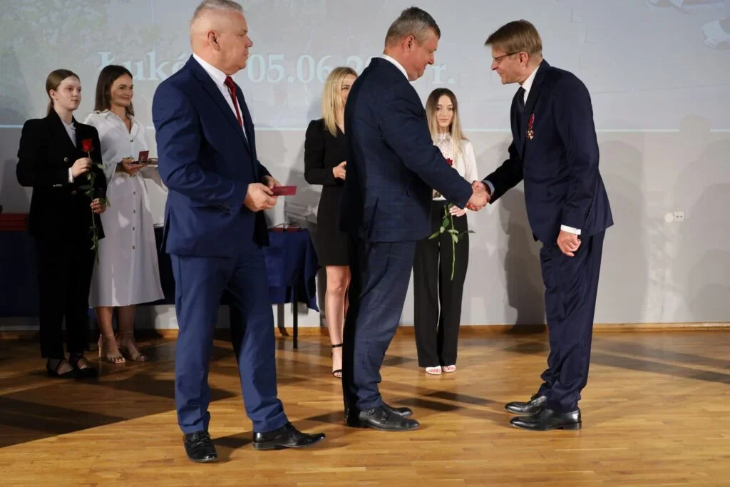 Świętowali 25-lecie Samorządu Powiatowego. Samorządowcy otrzymali medale