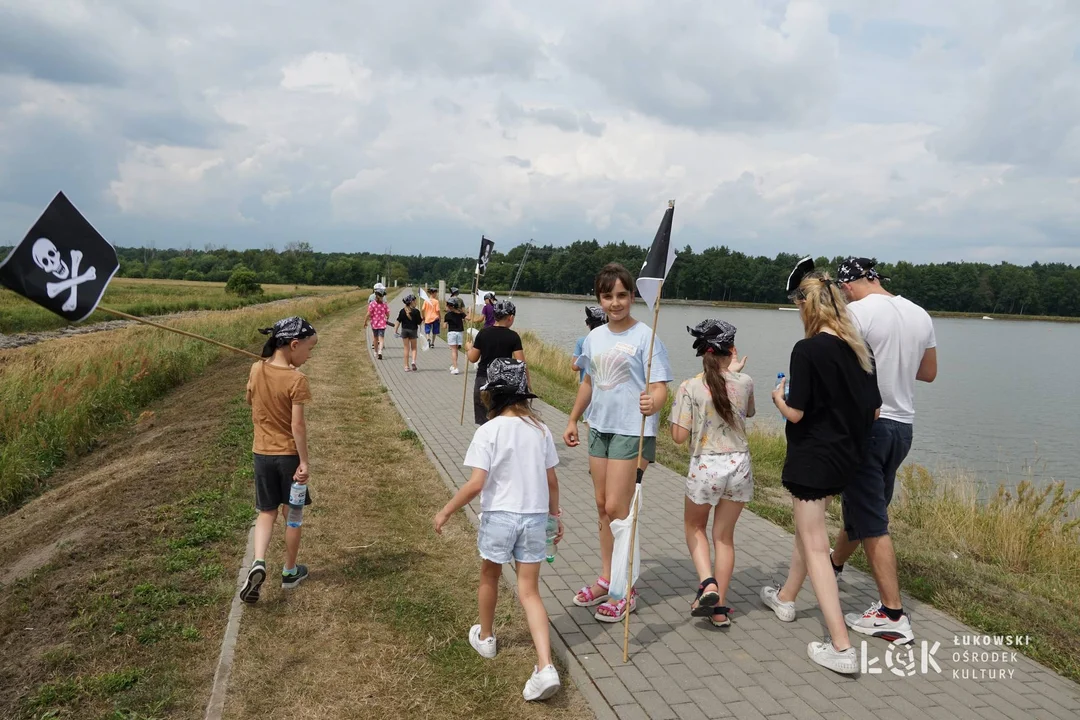 Wakacje ŁOK 2023. Obóz piratów nad Zalewem Zimna Woda