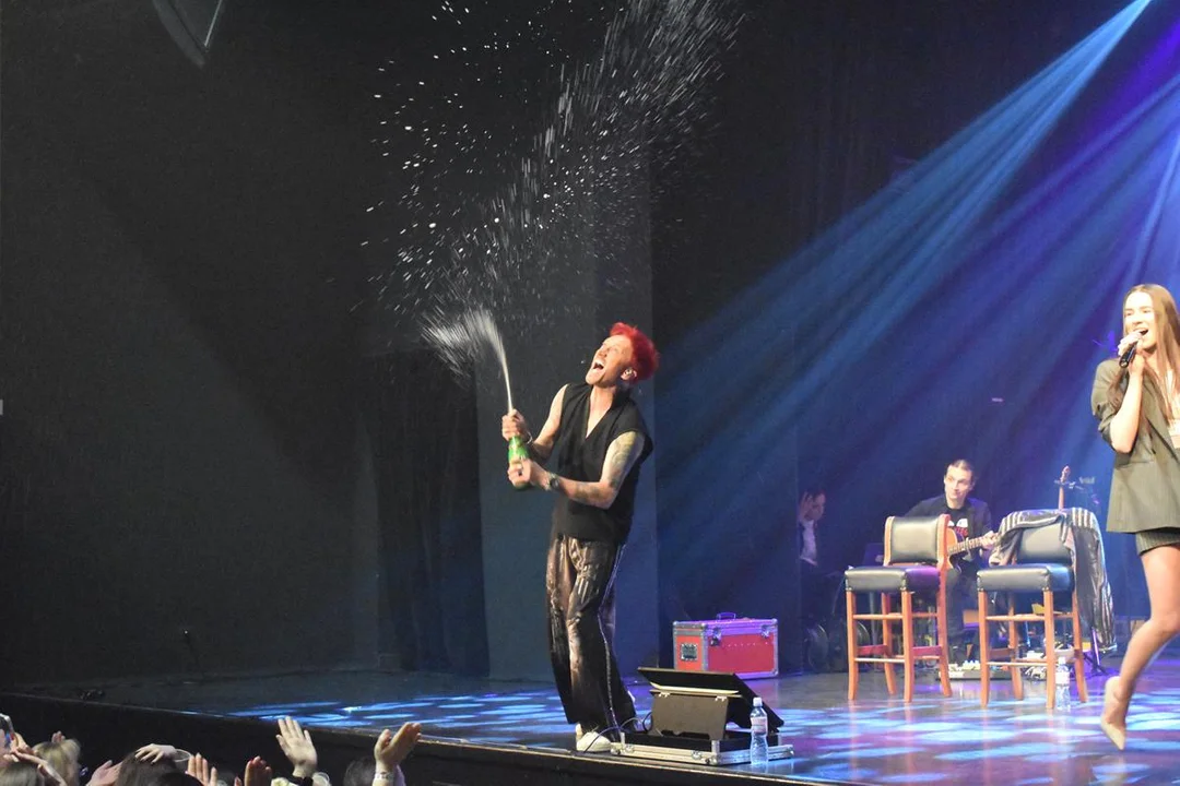 Tłumy w BCK. Michał Wiśniewski porwał publiczność (foto) - Zdjęcie główne