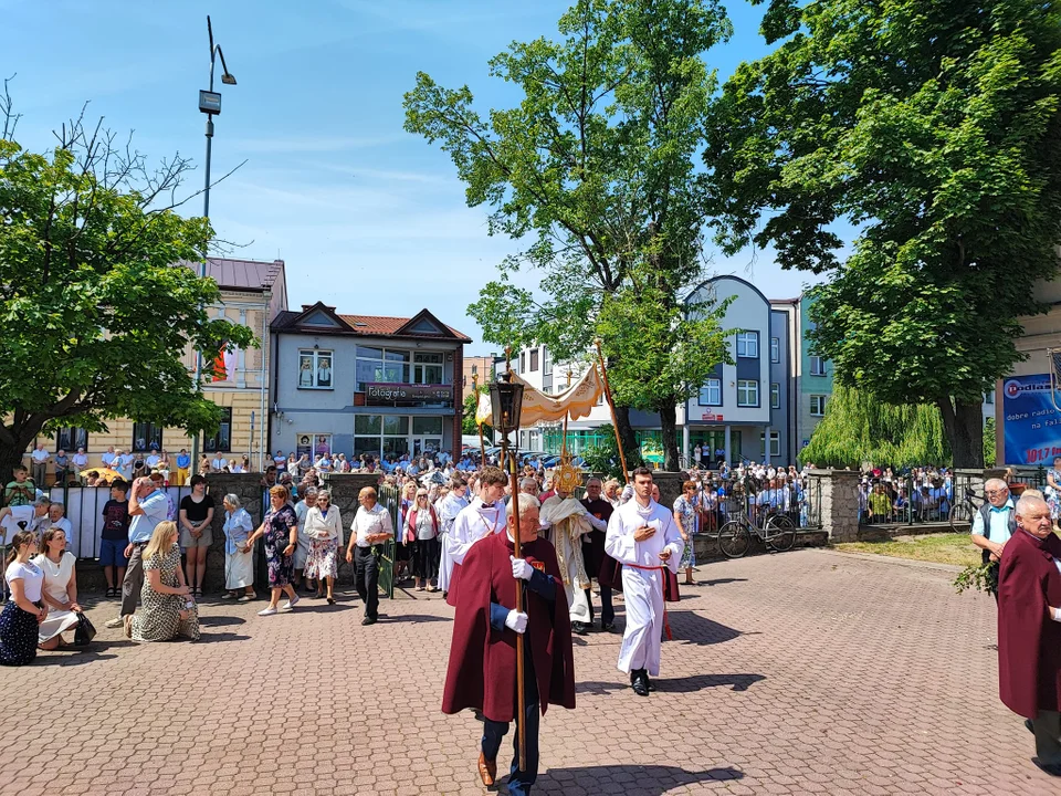 Procesja Bożego Ciała w parafii Podwyższenia Krzyża Świętego w Łukowie