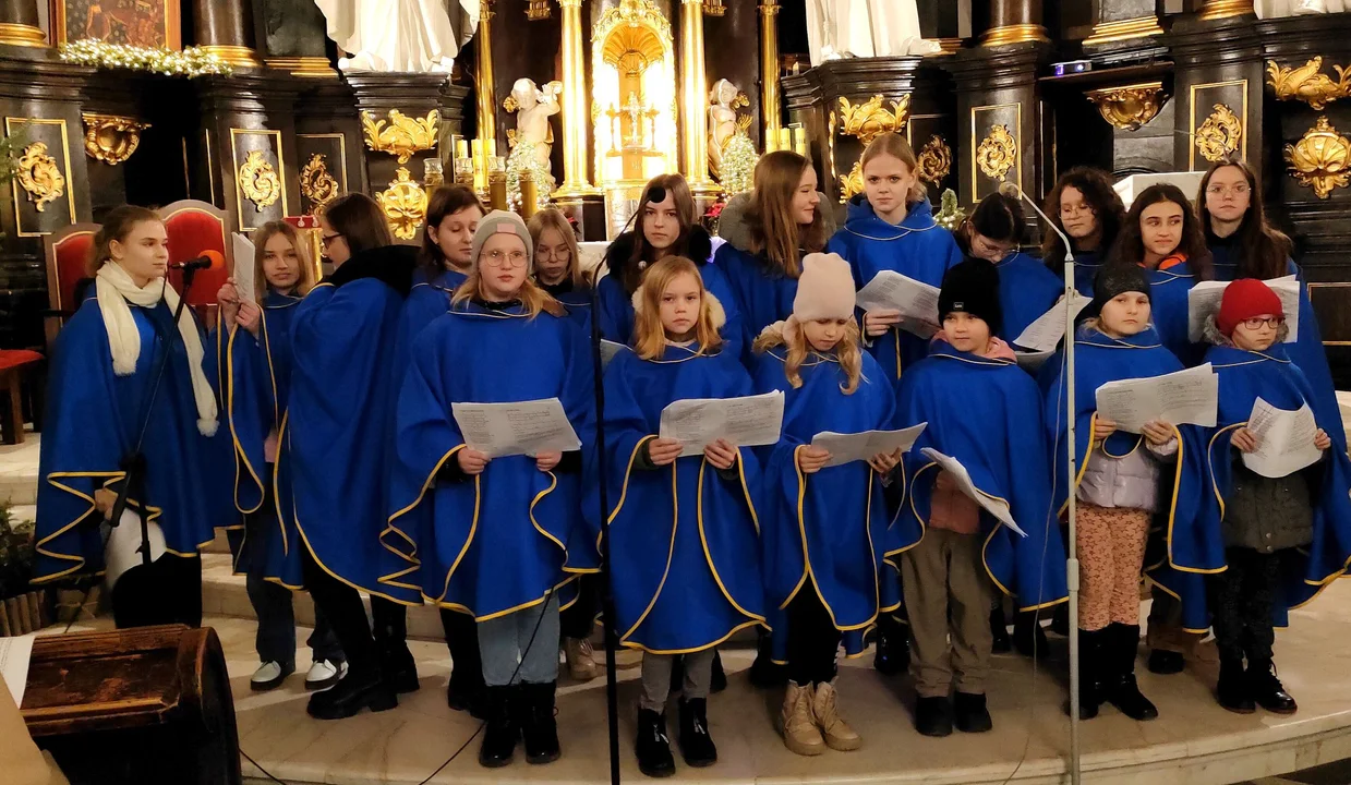 Schola „Promyczki” zaśpiewała kolędy i pastorałki (ZDJĘCIA)