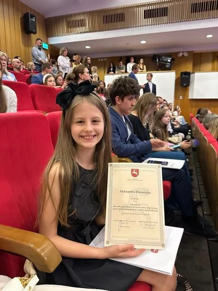 Julia Wardak i Aleksandra Domańska laureatkami stypendiów Marszałka