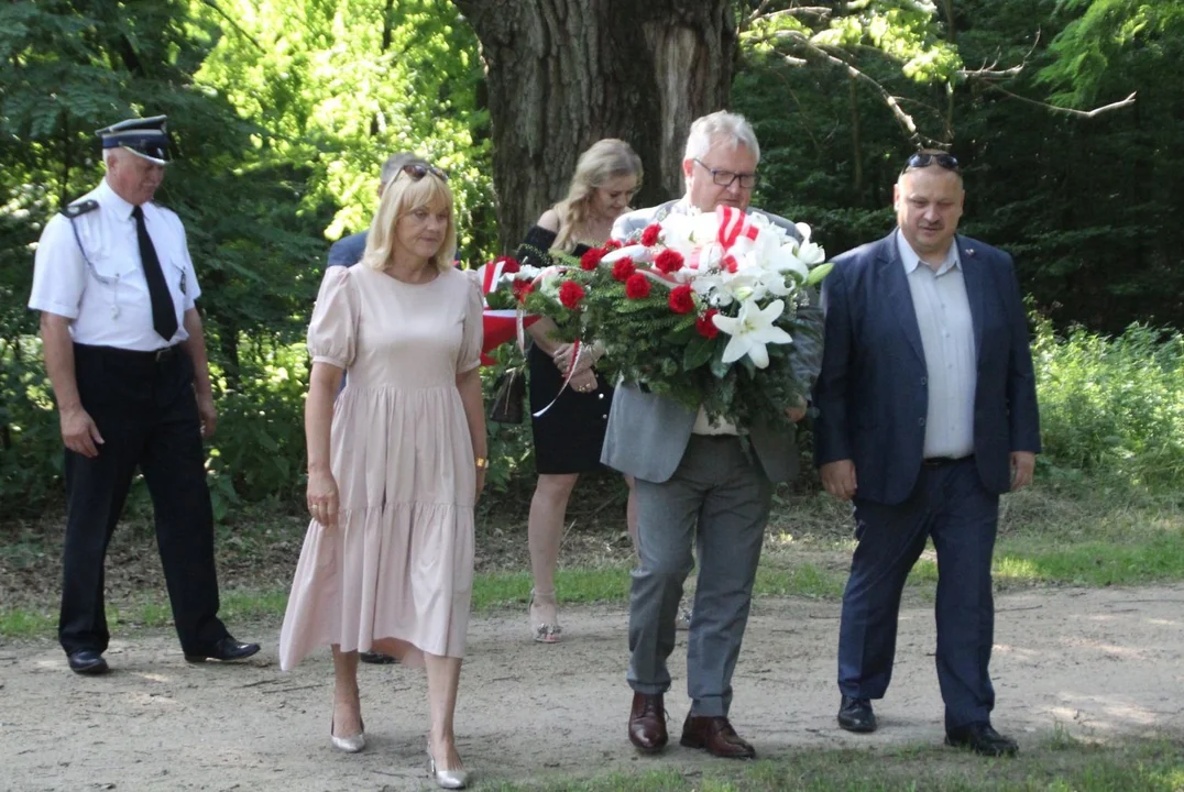 Niemcy rozstrzelali mieszkańców pow. parczewskiego. Uroczystości upamiętniające (ZDJĘCIA) - Zdjęcie główne