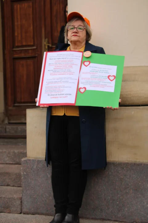 "Ani jednej więcej". Protest w Lublinie po śmierci ciężarnej Doroty