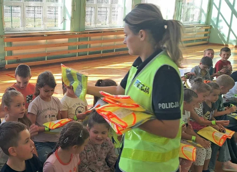 "Bezpieczna droga do szkoły". Policjanci z Łukowa uczą dzieci zasad bezpieczeństwa