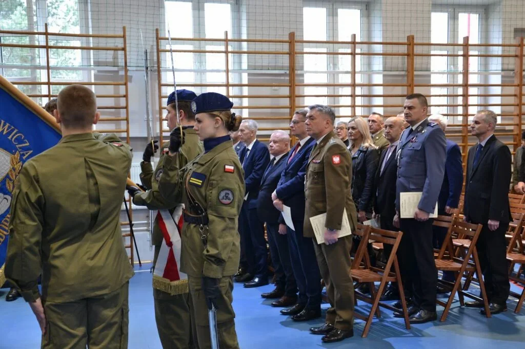 Ślubowanie uczniów klas pierwszych w Radoryżu Smolanym