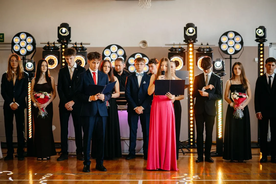 Bal Ósmoklasistów w Tarnogrodzie (foto) - Zdjęcie główne