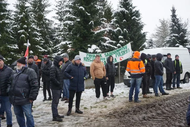 Kamień: Blokowali rondo przed mostem na Wiśle (ZDJĘCIA) - Zdjęcie główne