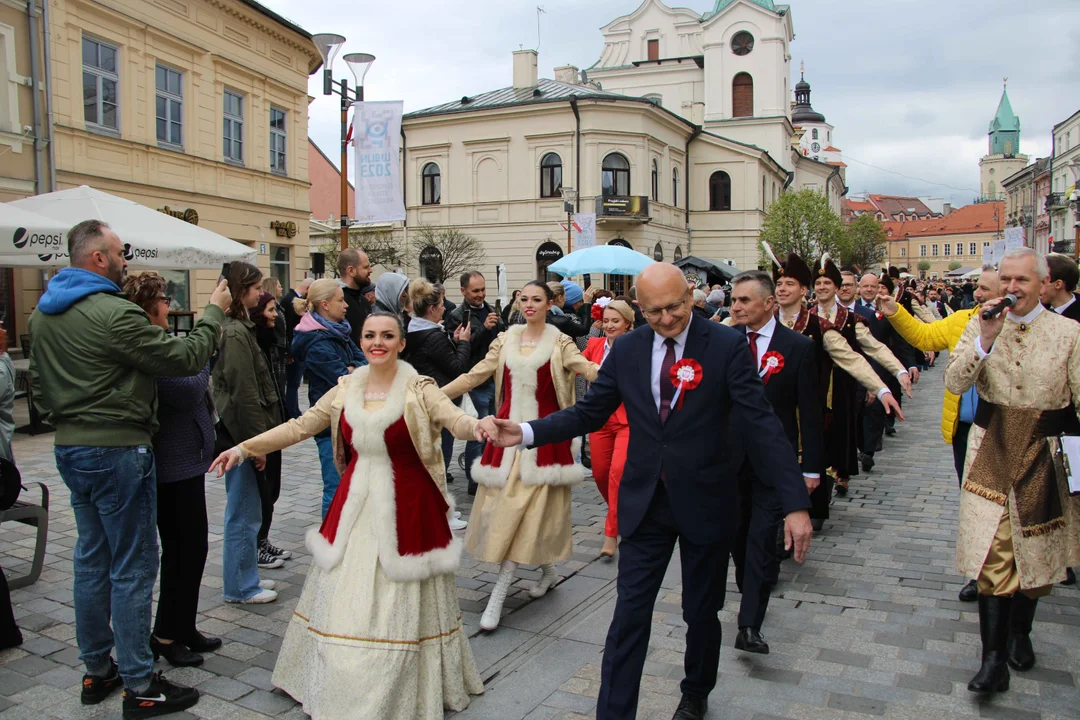 Obchody 3 maja w Lublinie. Mieszkańcy zatańczyli wspólnie Poloneza