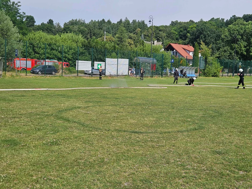 Strażacki duch walki pomimo upału – za nami Międzygminne Zawody Sportowo-Pożarnicze Gmin Nałęczów i Wąwolnica 2025 (galeria)