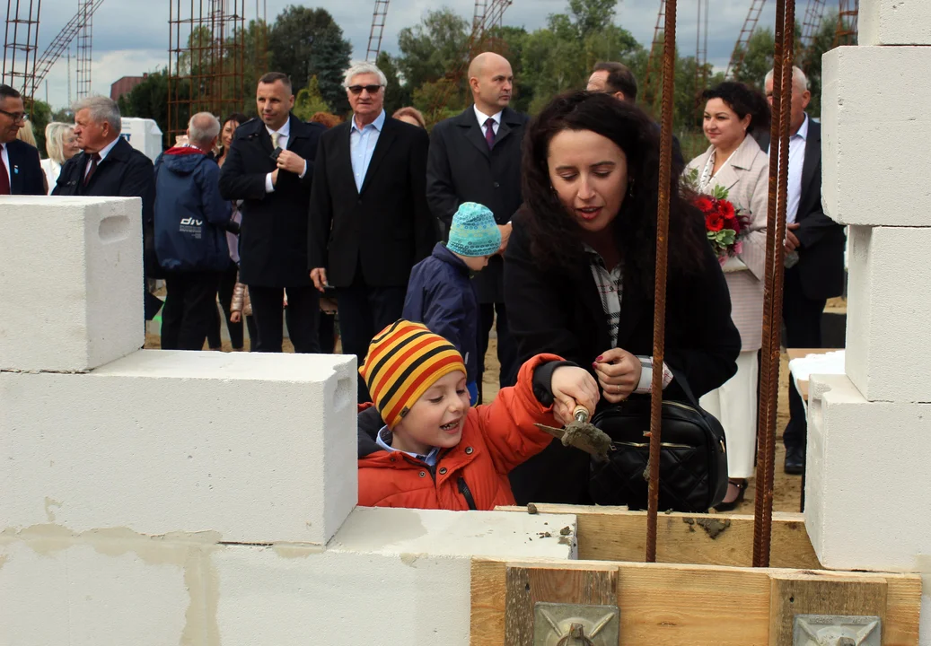 Wmurowanie kamienia węgielnego pod budowę przedszkola w Kąkolewnicy