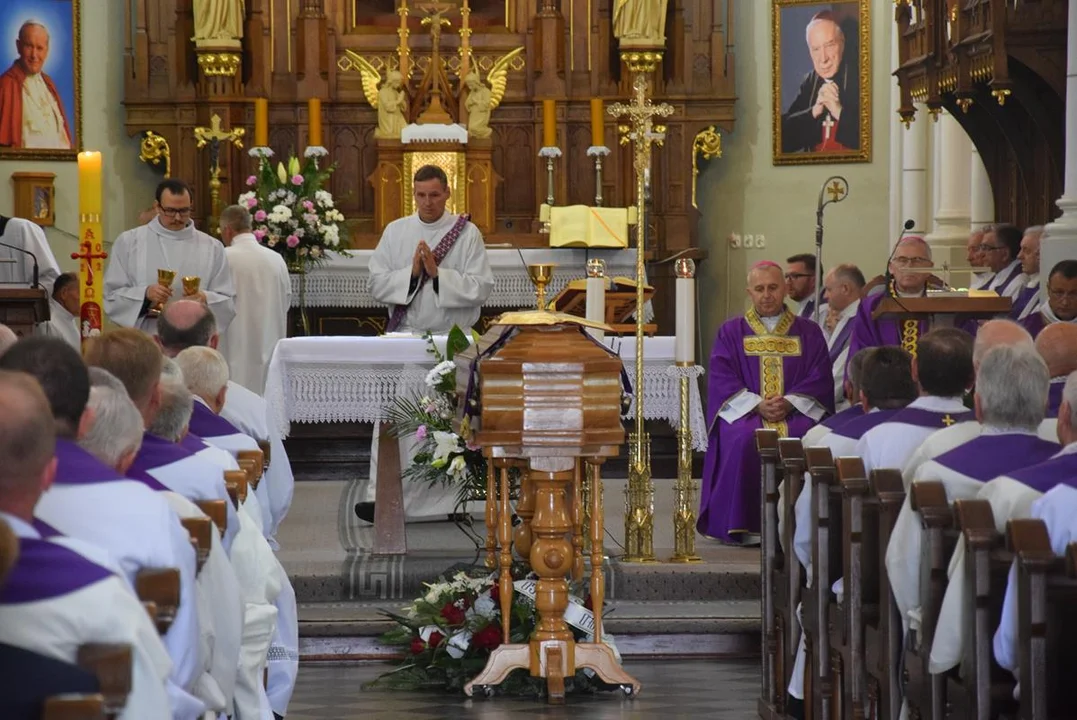 Uroczystości pogrzebowe śp. ks. kanonika Henryka Prządki