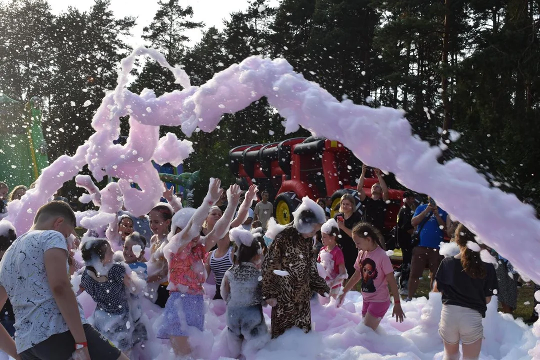 Rodzinna zabawa i wielkie serca. Festiwal Dmuchańców w Tereszpolu zakończył się sukcesem (foto) - Zdjęcie główne