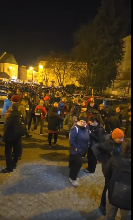 Wierni wędrowali nocą, z krzyżami i w milczeniu. Lubelska Ekstremalna Droga Krzyżowa za nami