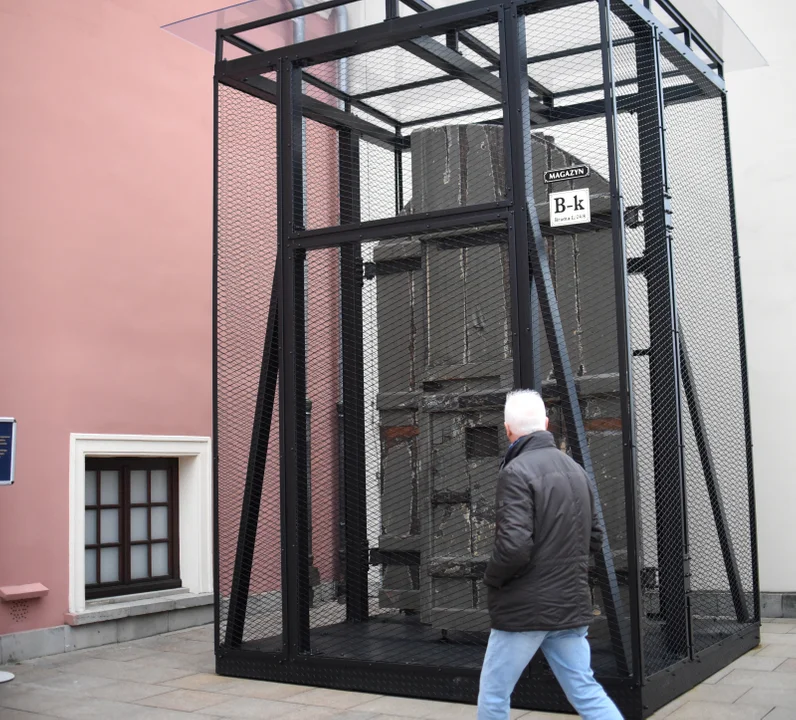Przez tę bramę przechodzili więźniowie Zamku Lubelskiego. Wyjątkowa instalacja na dziedzińcu muzeum [ZDJĘCIA] - Zdjęcie główne