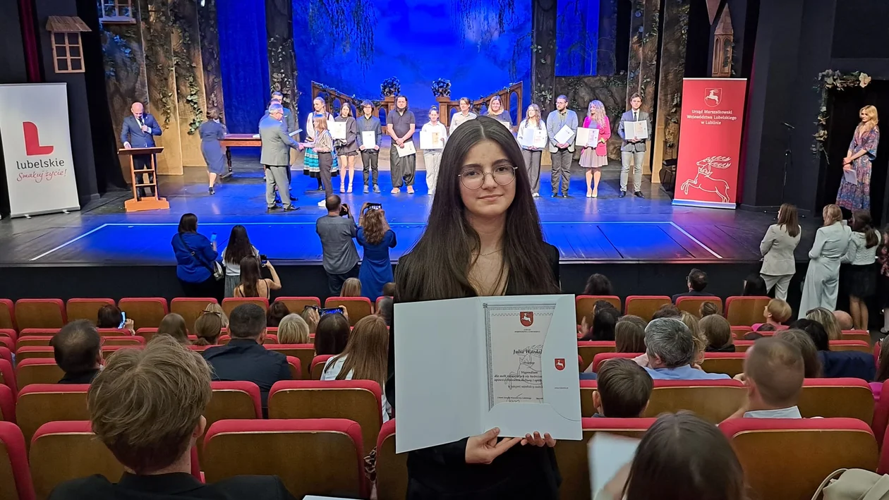 Julia Wardak i Aleksandra Domańska  laureatkami stypendiów Marszałka