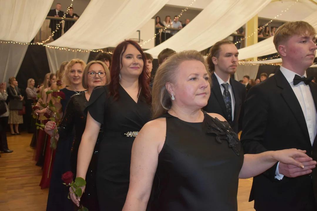 Polonez maturzystów II LO im. KEN w Puławach