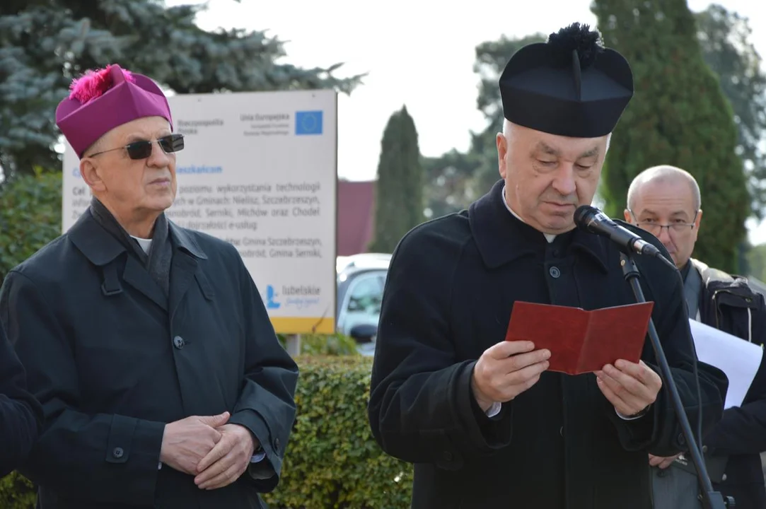 Uroczystość odłonięcta tabicy pamiątkowej poświęconej chodelskim Żydom zamrodowanym podczas akcji „Reinhardt”