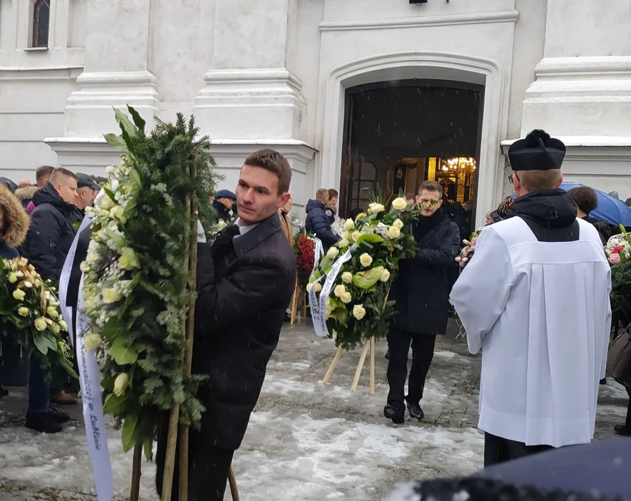 Tłumy pożegnały zamordowaną komornik z Łukowa.  Dziś w Adamowie odbył  się pogrzeb śp. Ewy Kochańskiej