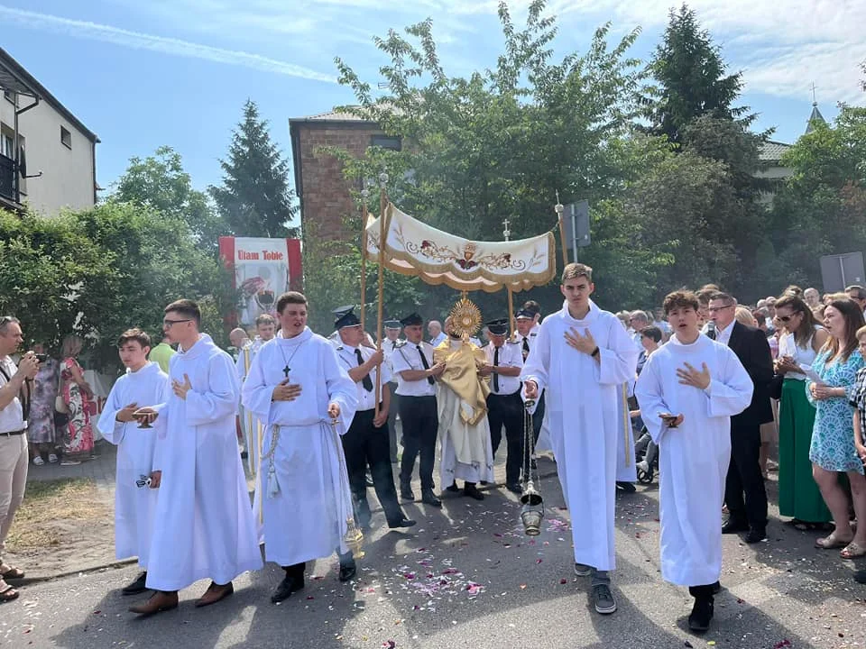 Procesja Bożego Ciała w parafii Matki Kościoła w Łukowie