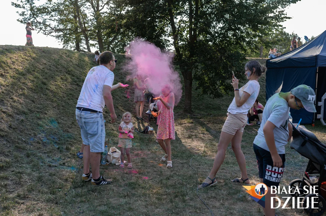 Dzień Kolorów Holi w Białej Podlaskiej (ZDJĘCIA, WIDEO) - Zdjęcie główne