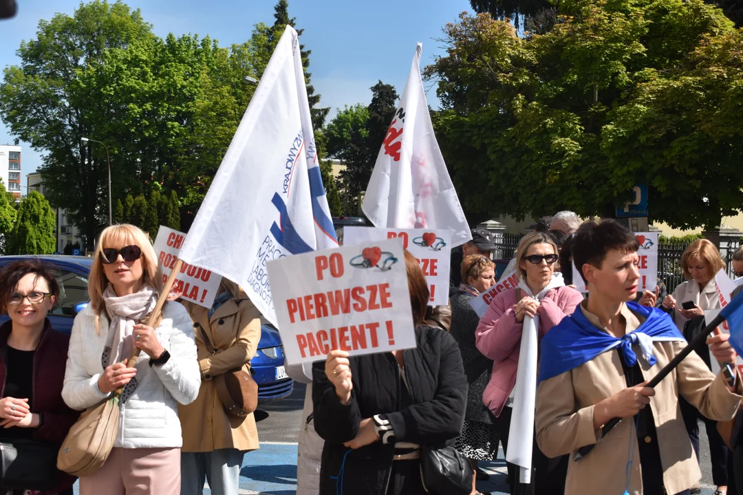 Manifestacja pracowników największego szpitala na Lubelszczyźnie