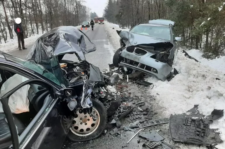 Powiat parczewski: Trzy samochody zderzyły się niedaleko Sosnowicy