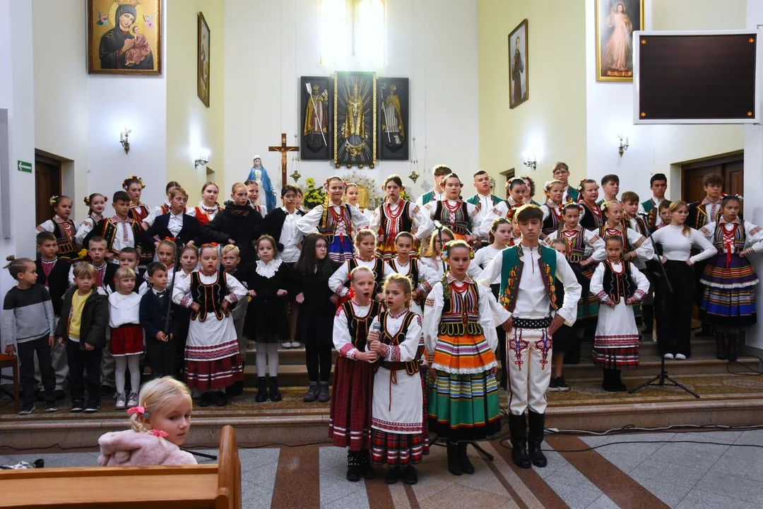 DZIEŃ PAPIESKI KONCERT PARAFIA DĄBIE 20-10-2024R. ZDJ.JANUSZ KRYCZKA