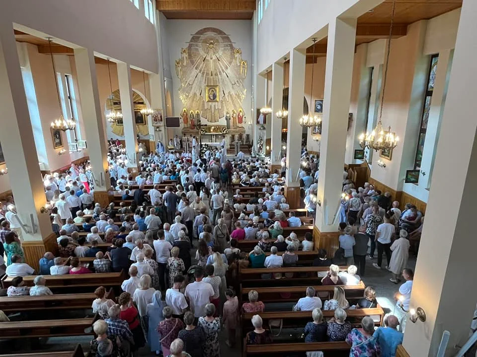 Procesja Bożego Ciała w parafii Matki Kościoła w Łukowie