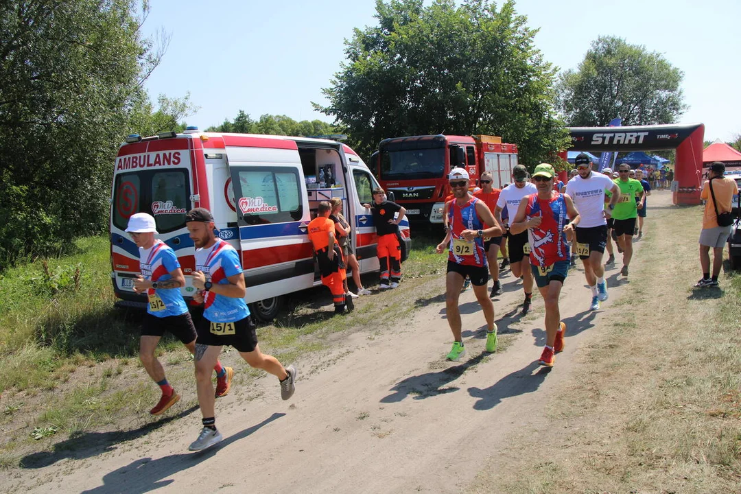 Triathlon w Lubartowie. Biegali, pływali kajakiem i jeździli rowerem (zdjęcia, film) - Zdjęcie główne