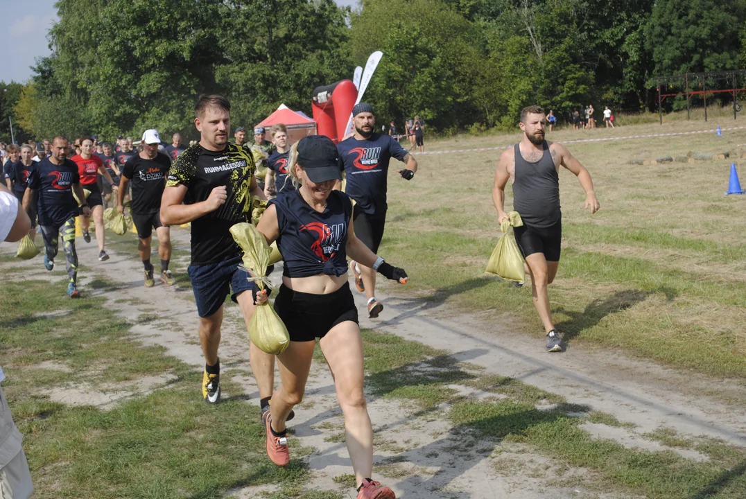 Biegali rowem i walczyli z małpim gajem. III Run Wieprz River w Lubartowie (zdjęcia, filmy) - Zdjęcie główne