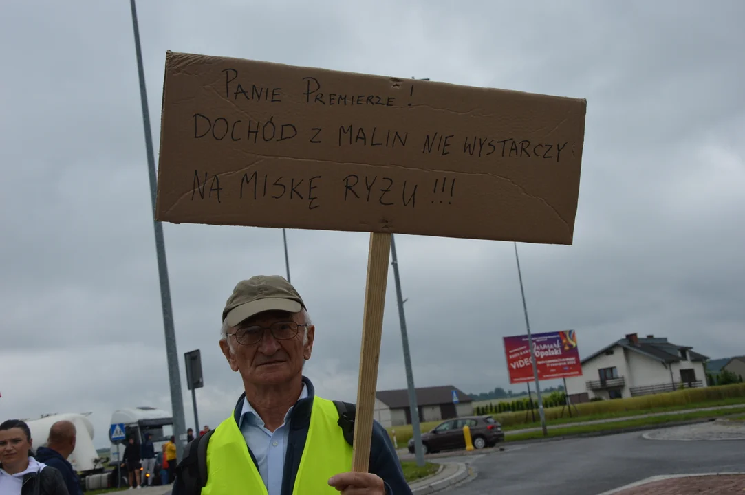 Protest producentów malin w Opolu Lubelskim. Dzień drugi