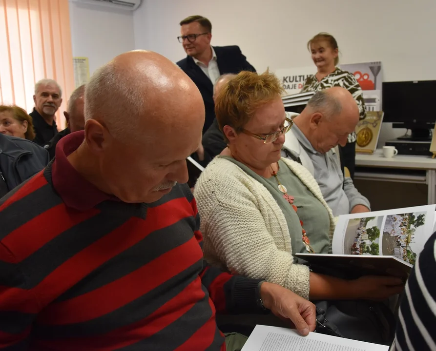 Trojanów: Publikacja ukazuje dorobek historyczny, kulturalny i gospodarczy