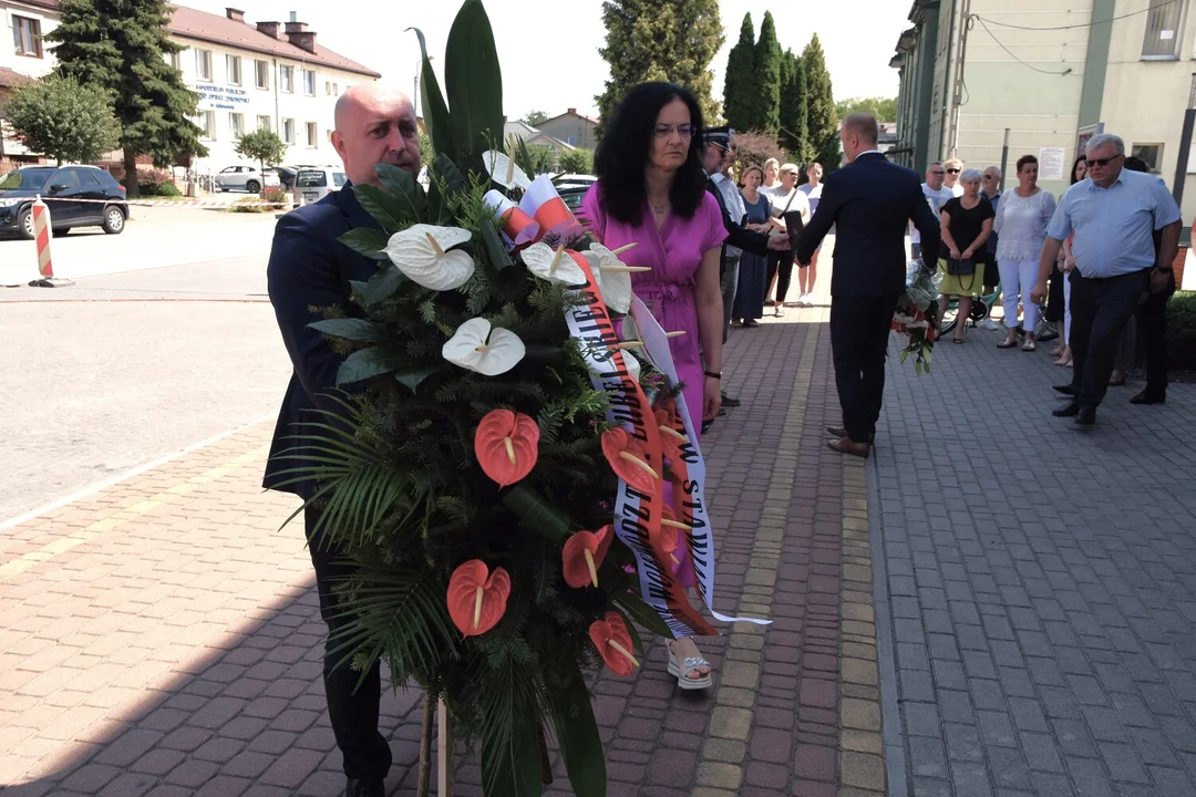 Odsłonięcie tablicy w Adamowie