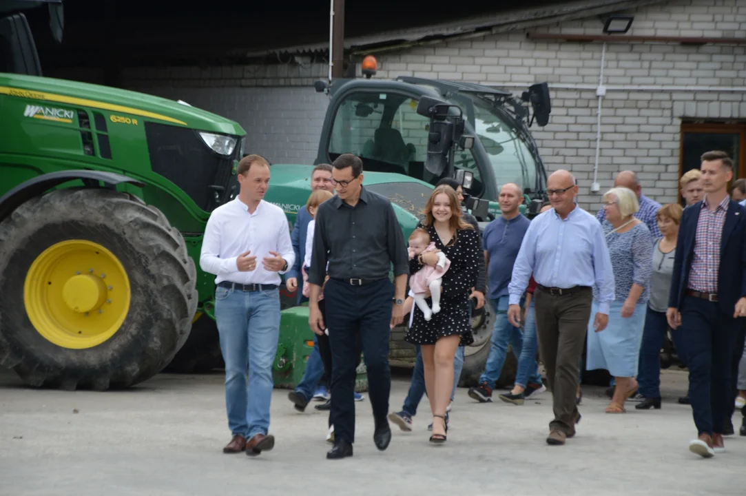 Wizyta premiera Mateusza Morawieckiego w Dębie w gm. Kurów