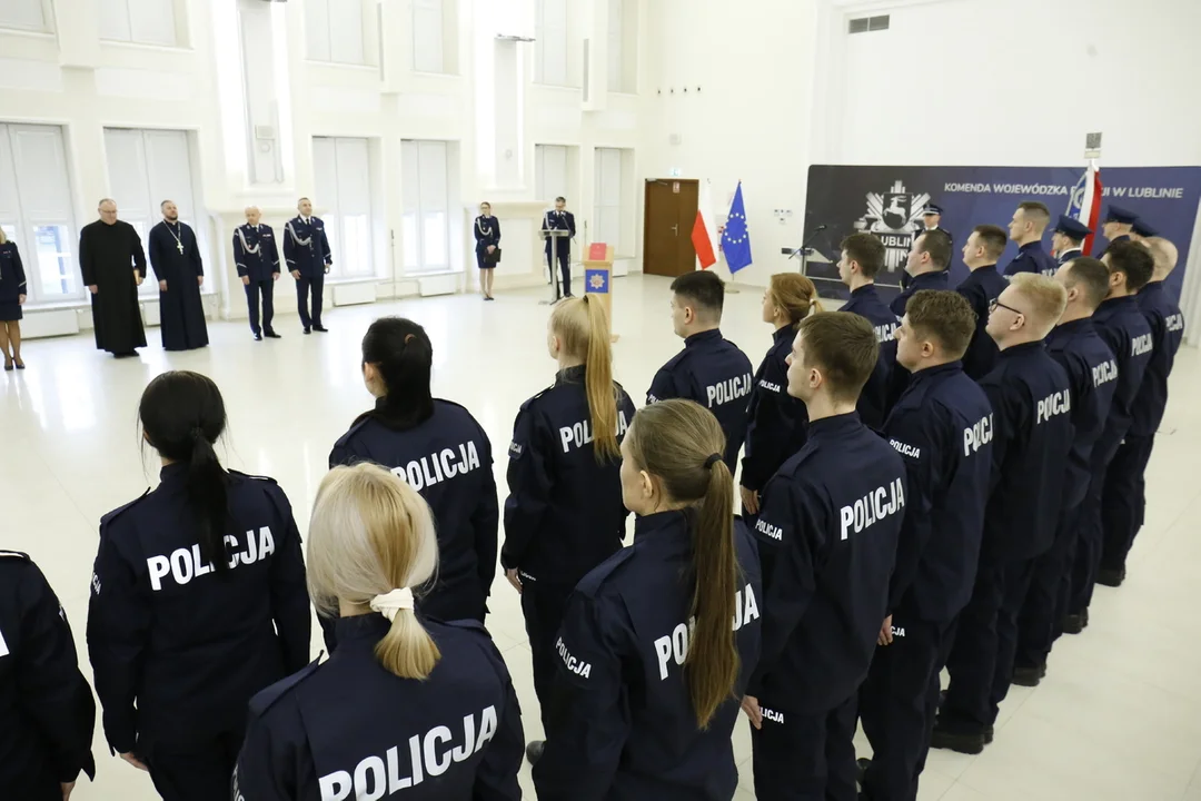Nowi funkcjonariusze w lubelskiej policji. Złożyli ślubowanie, niedługo zaczną pracę