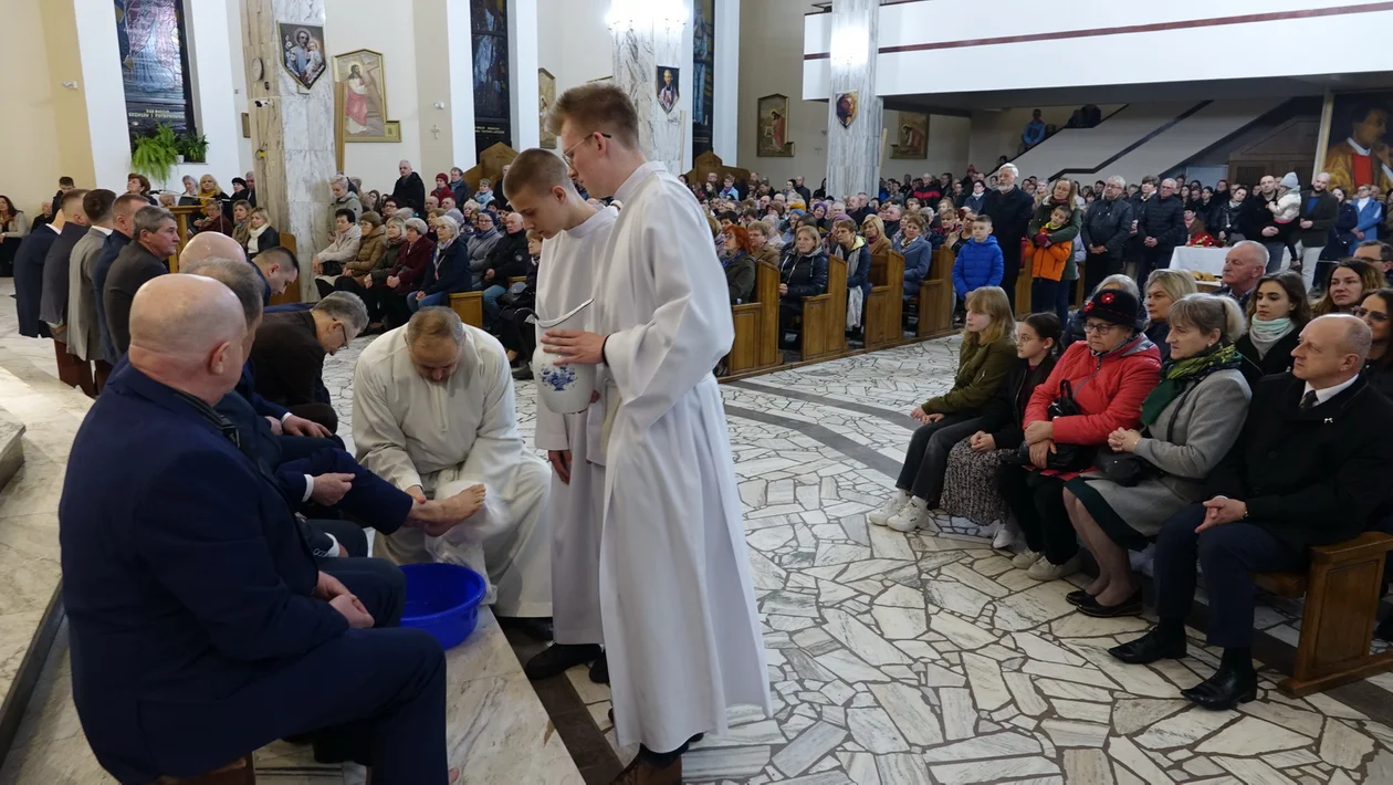 Uroczystości Wielkiego Czwartku w kościele św. Barbary w Łęcznej (ZDJĘCIA) - Zdjęcie główne