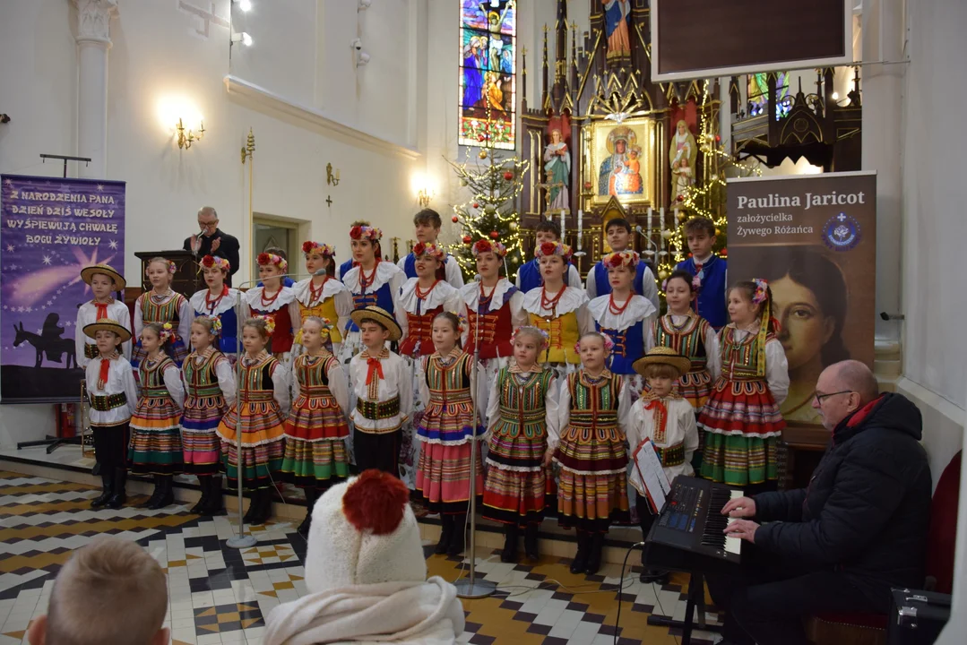 Dziecięcy Zespół Regionalny „Łuków” Kropelki Rosy – zaśpiewał kolędy w Radoryżu Kościelnym - Zdjęcie główne