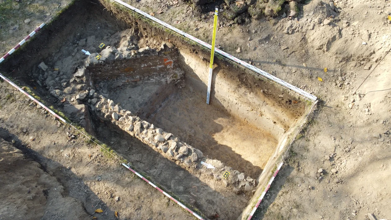 Lublin: Niezwykłe odkrycie w Ogrodzie Botanicznym UMCS. Znaleziono pozostałości cmentarzyska i fragment budowli