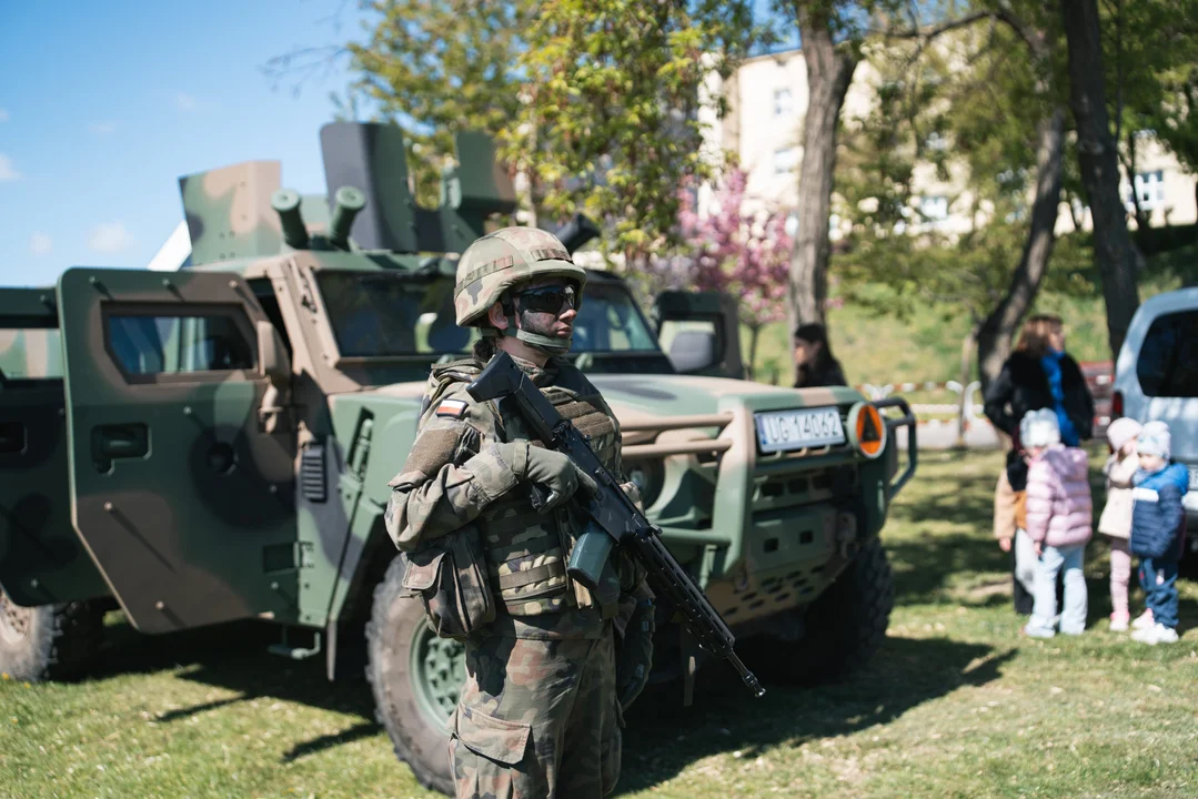 Służby mundurowe na Politechnice Lubelskiej. Pies ratowniczy hitem na Dniu Bezpieczeństwa