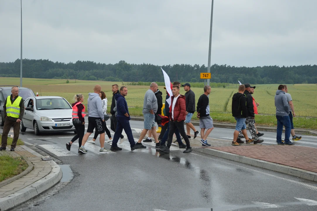 Protest producentów malin w Opolu Lubelskim. Dzień drugi