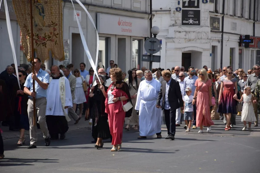 Biała Podlaska: Procesja Bożego Ciała na placu Wolności