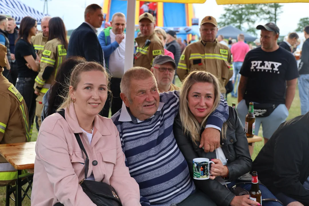 Gienek i Jastrząb z Plutycz na festynie w Wesołówce. Gwiazdy telewizji spotkały się z mieszkańcami - Zdjęcie główne