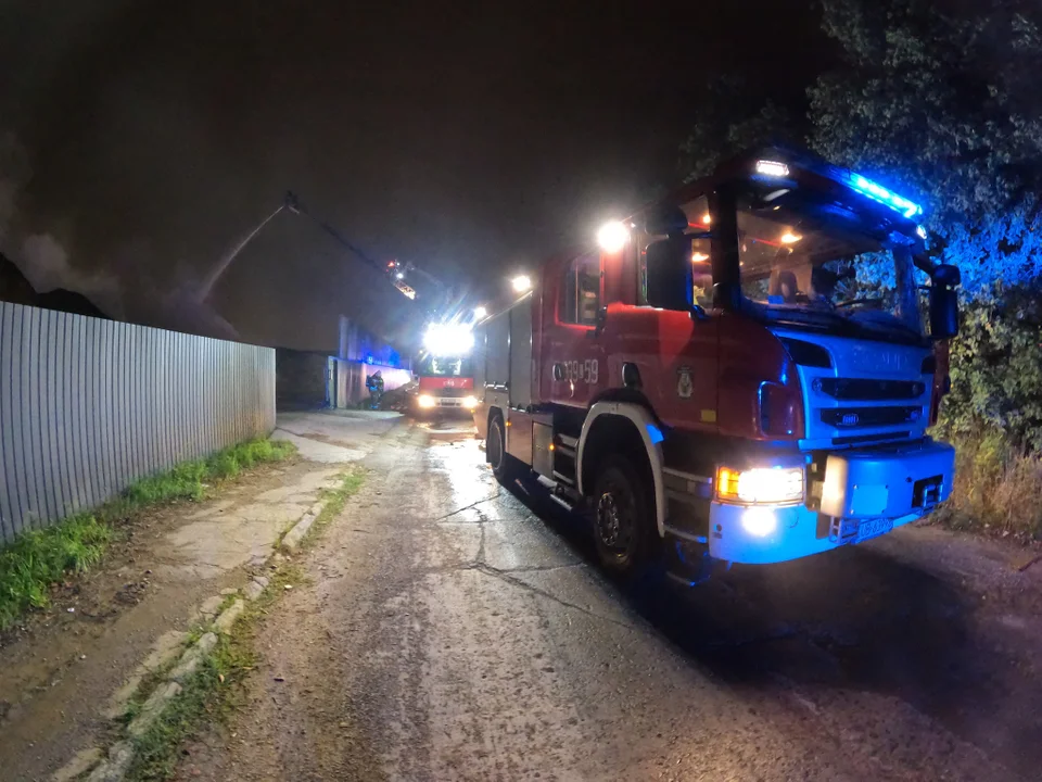 Nocny pożar w Lublinie. Ogień gasiło ponad 60 strażaków