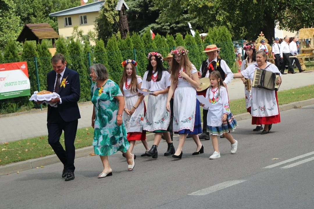 Dożynki w Michowie. Wójt i proboszcz podzielili chleb (zdjęcia, film) - Zdjęcie główne