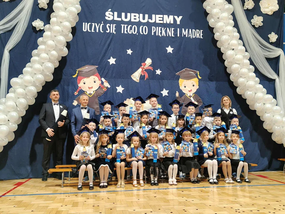 Parczew. Ślubowanie w SP 3 - Zdjęcie główne