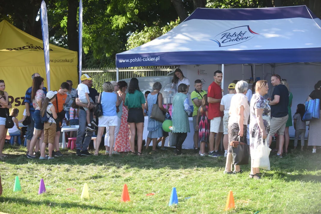 Piknik „Rodzina 800+”. Podatnicy sfinansowali watę cukrową, popcorn i dmuchańce? [ZDJĘCIA]