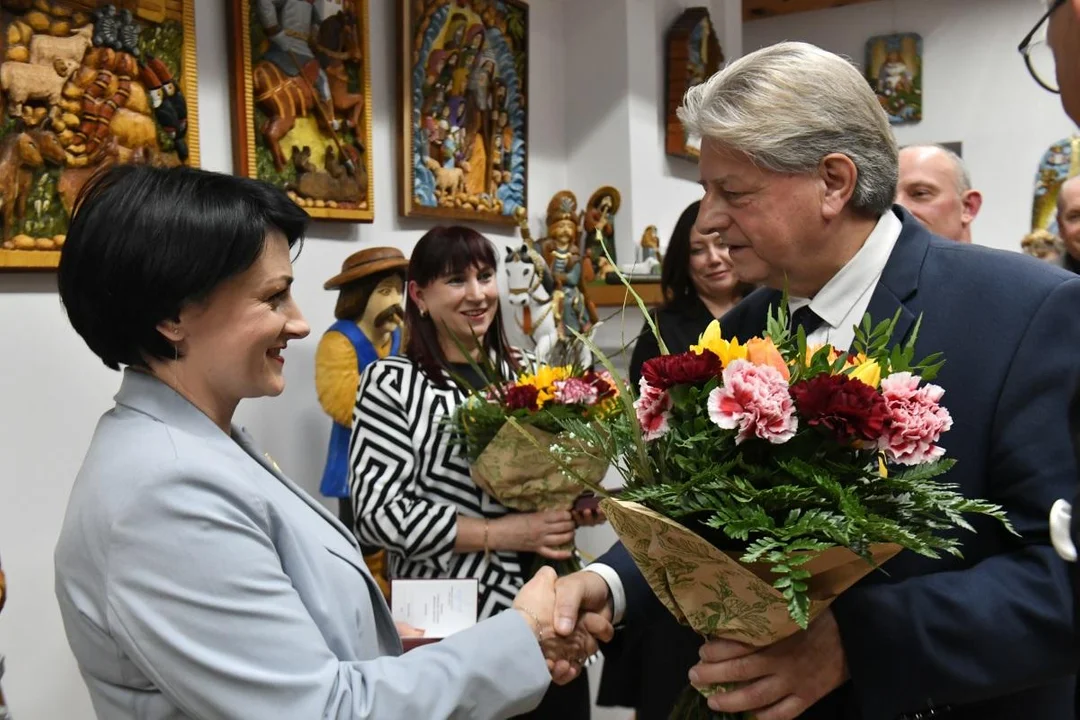 Agnieszka Szaniawska, Edyta Sak i Elżbieta Sadło z odznakami „Zasłużony dla Kultury Polskiej”